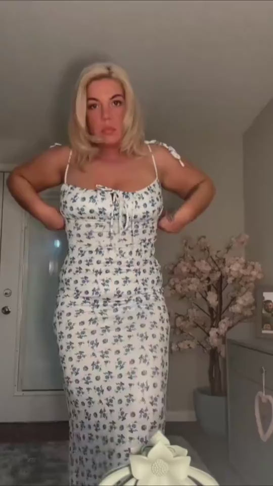 Floral Print Dress with Suspenders – Summery Outfit with Lace-Up Closure and Open Back